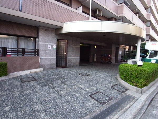 Entrance. Common areas