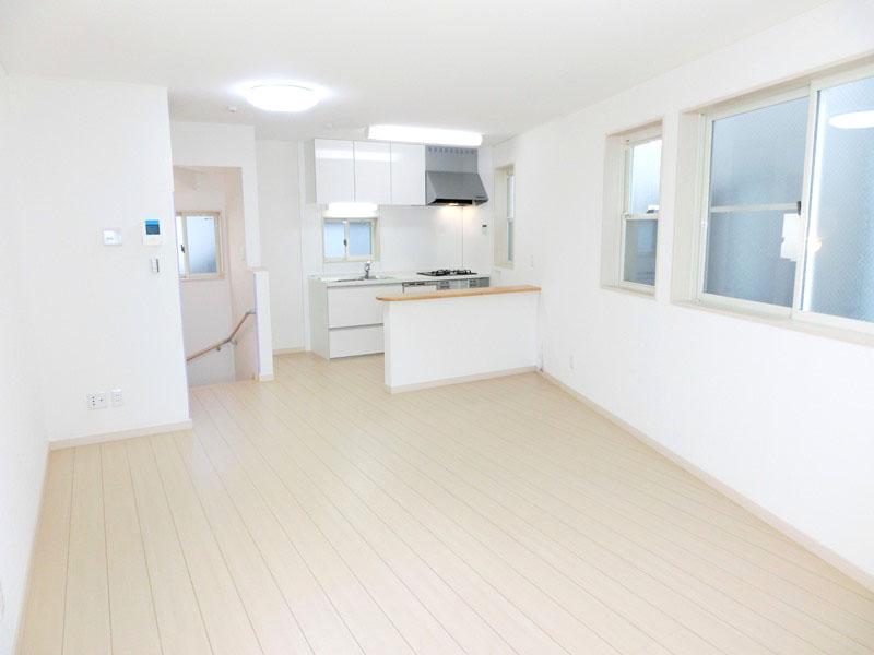 Living. E Building living