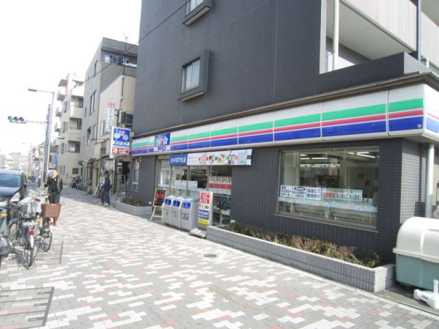 Convenience store. Three F until the (convenience store) 90m