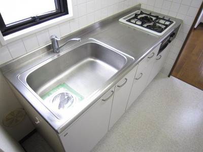 Kitchen. With a two-burner gas stove grill Small window nor ventilation OK