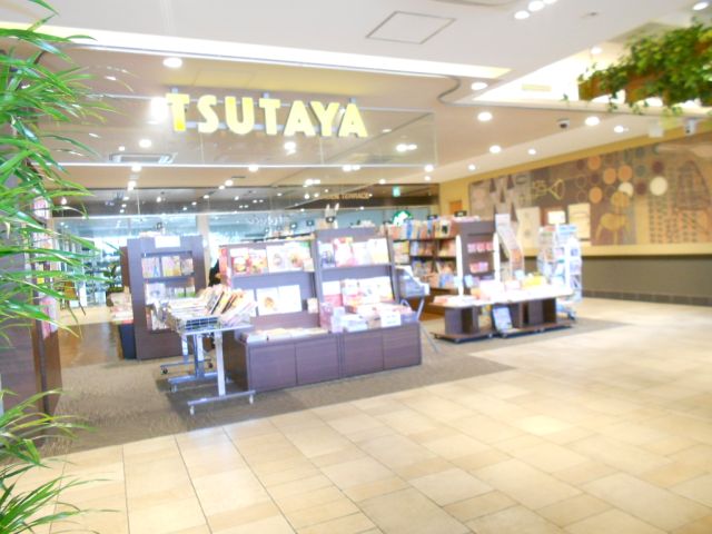 Shopping centre. TSUTAYA until the (shopping center) 2200m