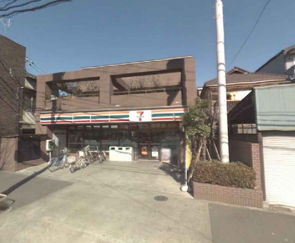 Convenience store. 420m to Seven-Eleven (convenience store)