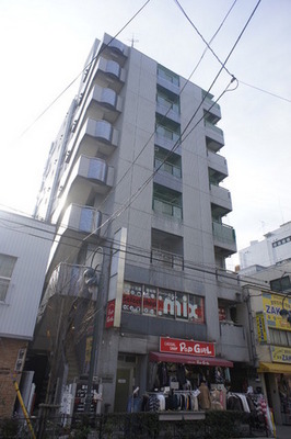 Building appearance. Supermarket ・ Convenience store is located in the front of the property of the eye