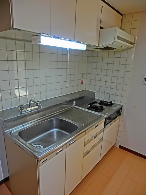 Kitchen. 2-neck with gas stove