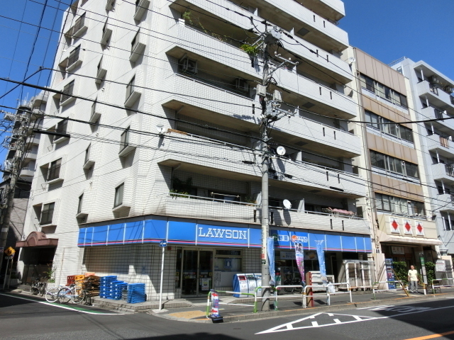 Convenience store. 200m to Lawson (convenience store)