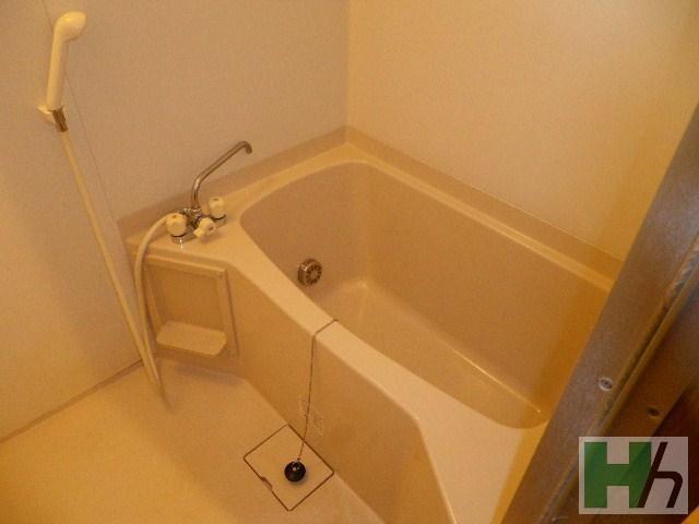 Bath. It is a photograph of the same type (402 Room No.)