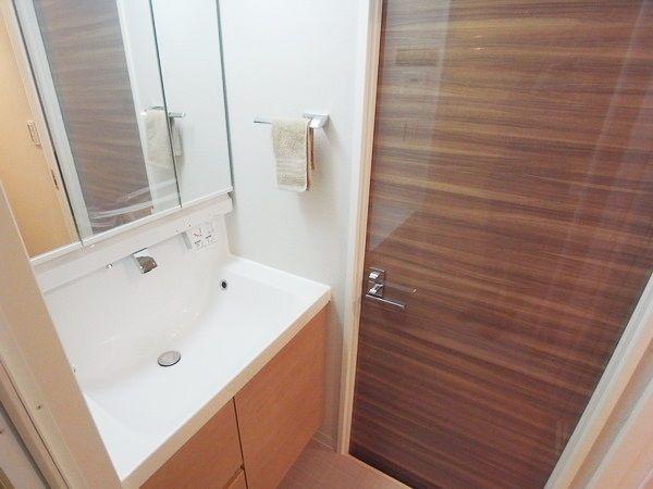 Wash basin, toilet. Bicycle-parking space