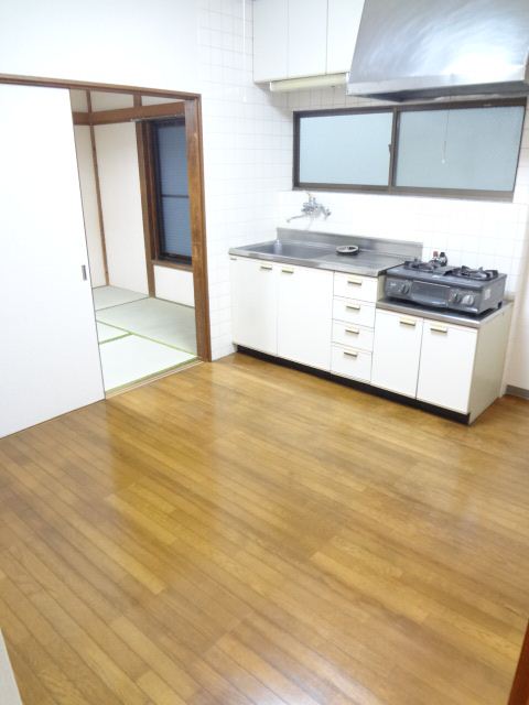 Living and room. Spacious kitchen