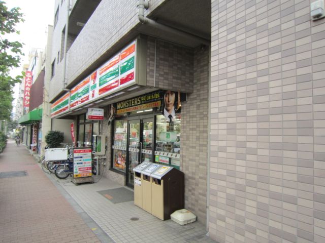 Convenience store. Seven-Eleven (convenience store) to 400m