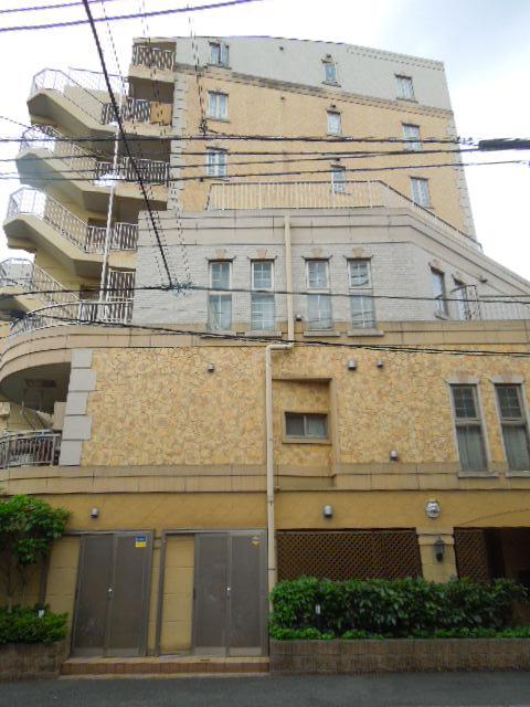 Local appearance photo. Local (10 May 2013) Shooting