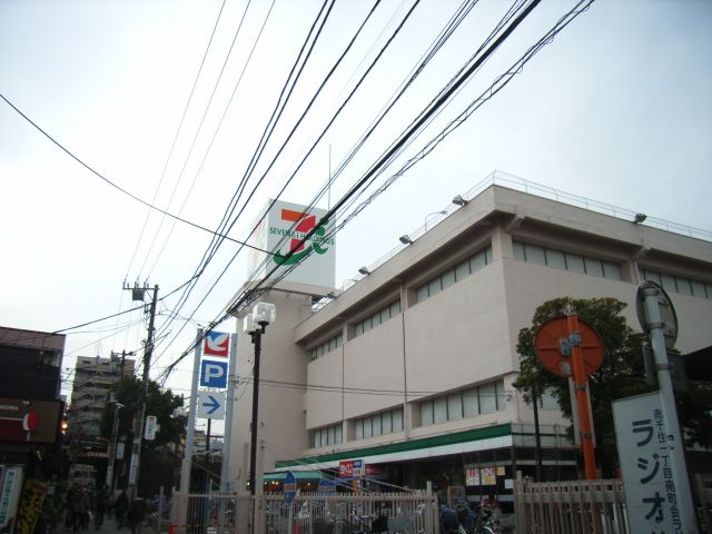 Shopping centre. Ito-Yokado to (shopping center) 112m