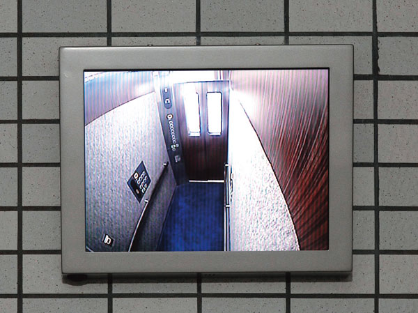 Security.  [Elevator in the security camera] Not Norikome the elevator If you do not unlock the elevator of the auto-lock in a non-contact key operation, Advanced system that considers the crime prevention.