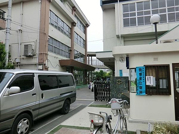 Primary school. Ogu to Nishi Elementary School 372m