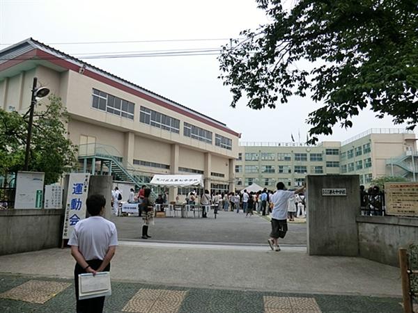 Junior high school. 381m until Arakawa seventh junior high school