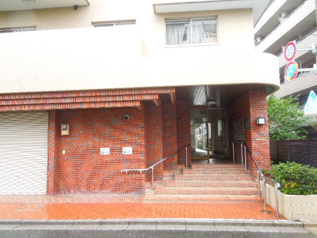 Entrance. Common areas