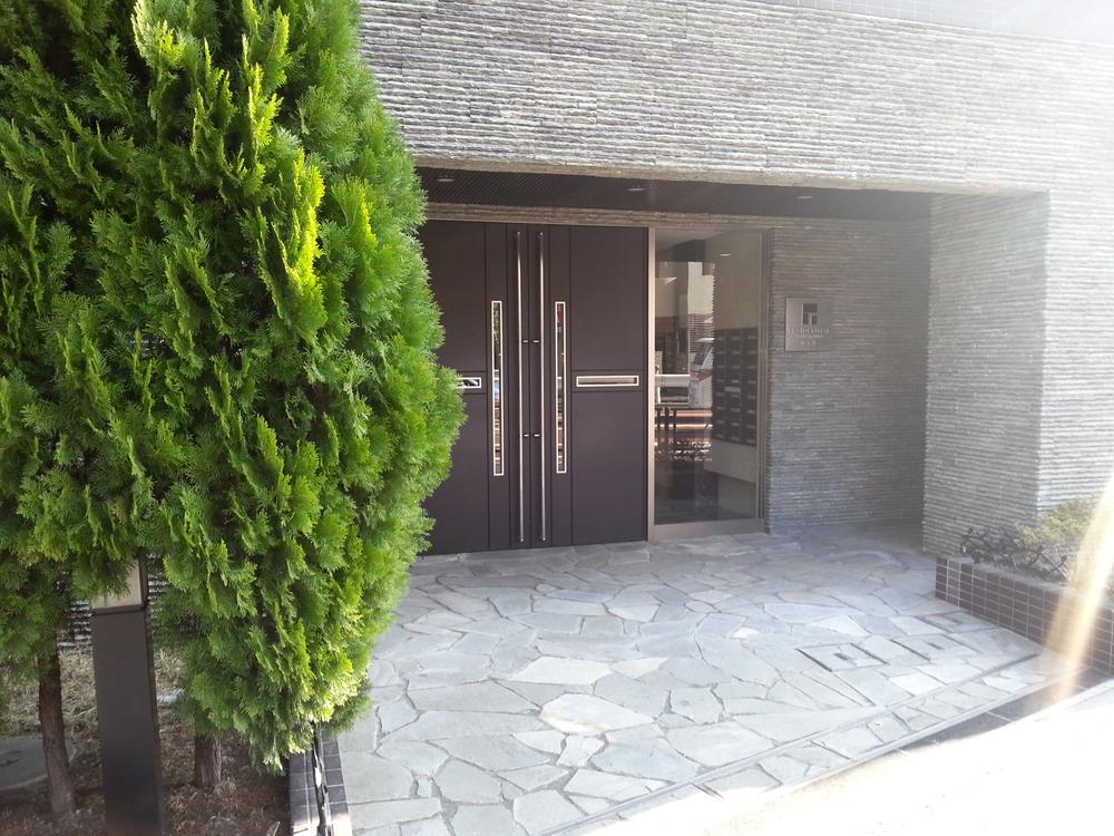 Entrance. Common areas