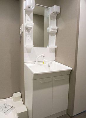 Washroom. Wash basin with shampoo dresser