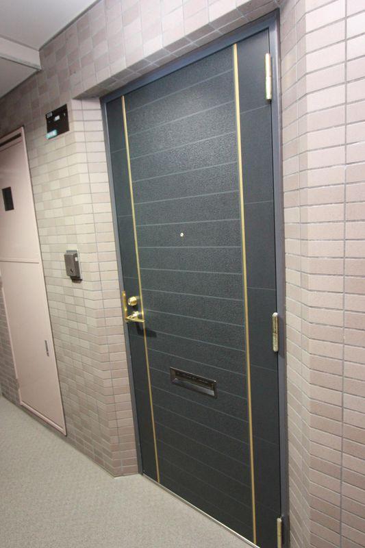 Other local. Entrance door