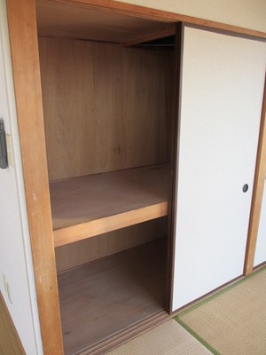 Receipt. Closet Japanese-style room There is also a compartment of the hammer on the right back. 