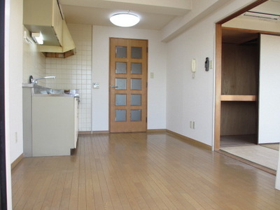 Living and room.  ※ Cleaning before 8 pledge LDK Right is Japanese-style room