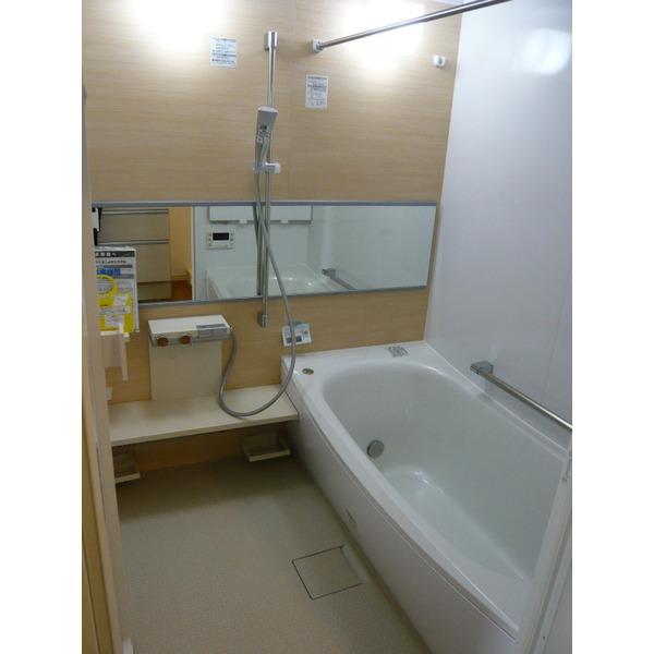 Bathroom. Spacious 1 tsubo bus with ventilation drying heating