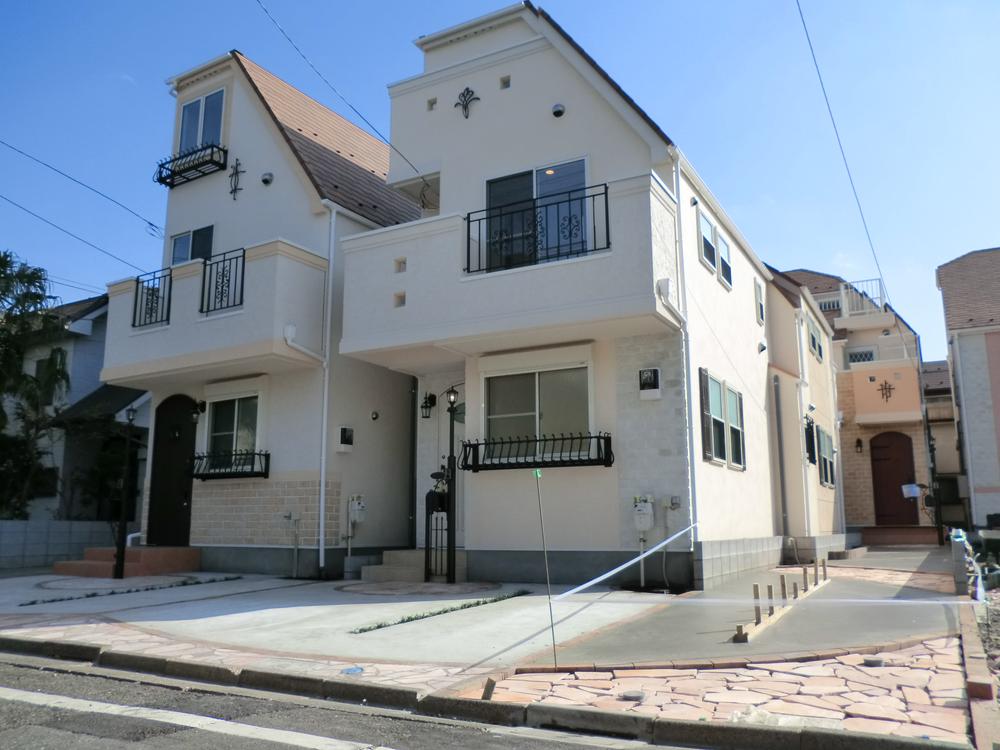 Same specifications photos (appearance). Appearance in the image of the south of France, Provence region. There is a very friendly atmosphere. There are close to completion Property, You can see the appearance.