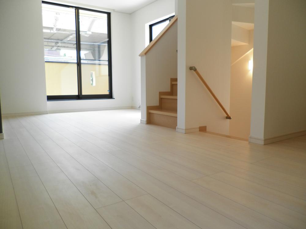 Same specifications photos (living). Adopt a special olefin sheet to be long-lasting beauty living room flooring. There is a strongly excellent scratch resistance to sunburn.