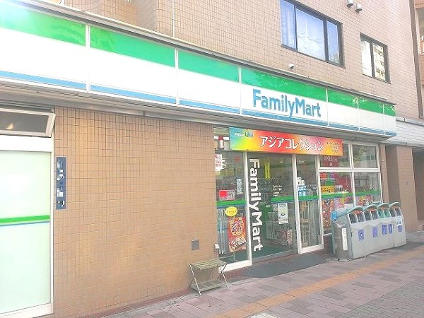 Convenience store. Family Mart (convenience store) to 200m