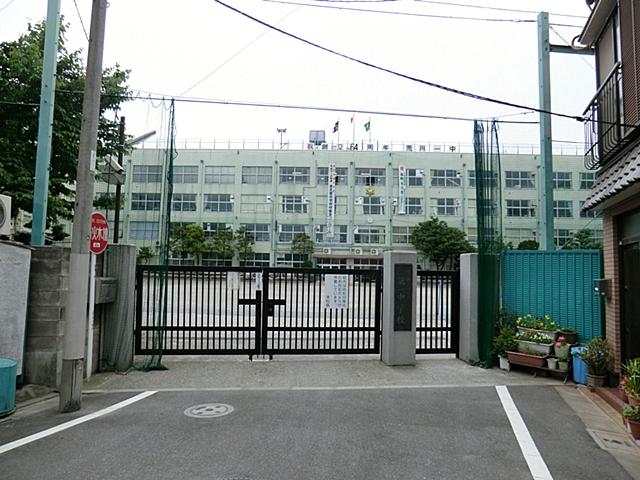 Junior high school. Municipal 310m until the first junior high school