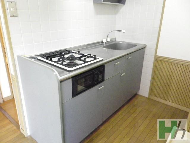 Kitchen. Gas two-burner stove with, System kitchen