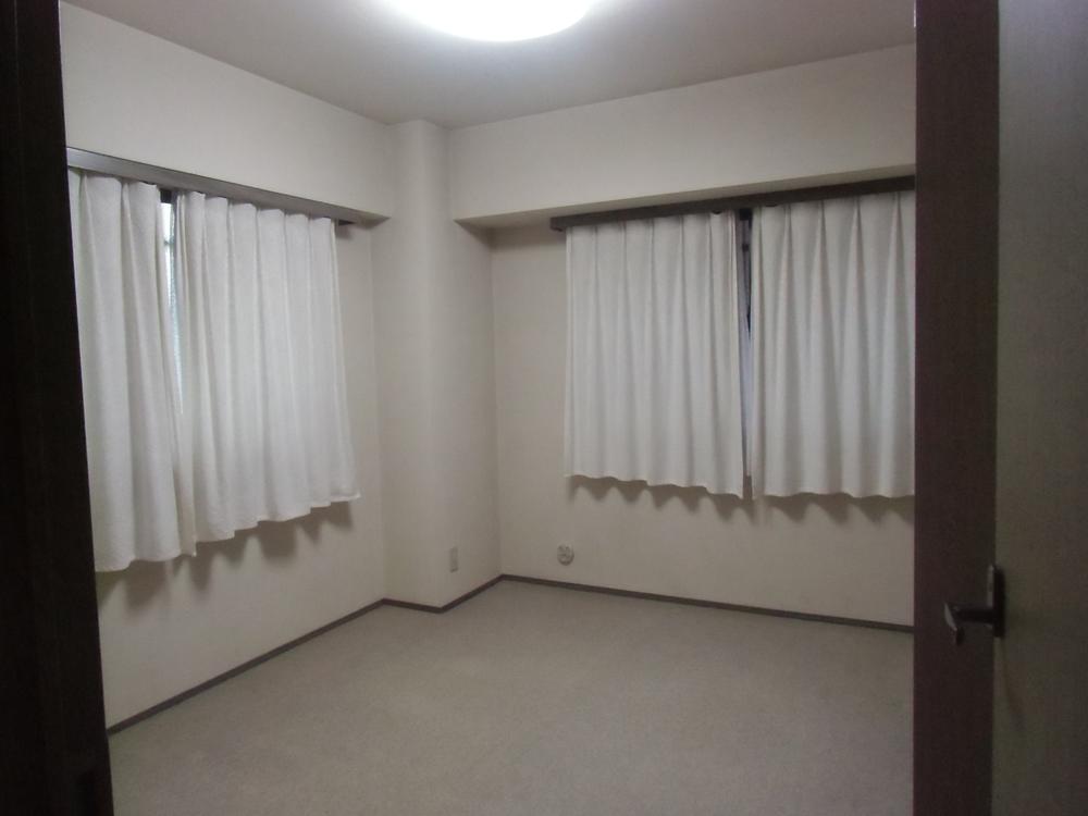 Non-living room. Indoor (12 May 2013) Shooting.