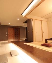 Rendering (introspection). Example of construction. When you exit the room there is an entrance hall, There is a Japanese-style room that can also be used as a sitting area. The entrance is wide 6-mat has become a Japanese-style room does not feel.