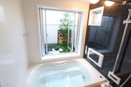 Same specifications photo (bathroom). Example of construction. Wide as about 1.25 square meters, Bathroom of the rich taste of while watching the garden,  15 inches of TV offers a basis to installation.