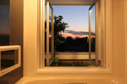 Bathroom. Example of construction. The view from the will likely beautiful bathroom immersed in the nostalgic sentimentality to the views of the Sunset. Appropriate to say that the view bus, Totteoki bathroom home of Mezzanine!