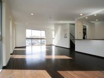 Living. Example of construction. Bright nice per day that took a lot of window LDK.