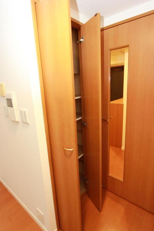 Receipt. Hallway storage