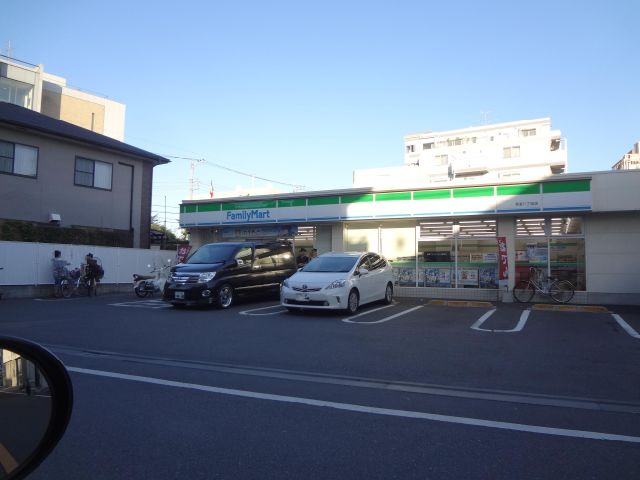 Convenience store. 180m to Family Mart (convenience store)