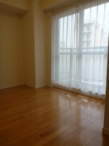 Non-living room. Nature of brightness facing the balcony