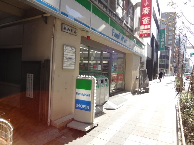 Convenience store. 320m to Family Mart (convenience store)