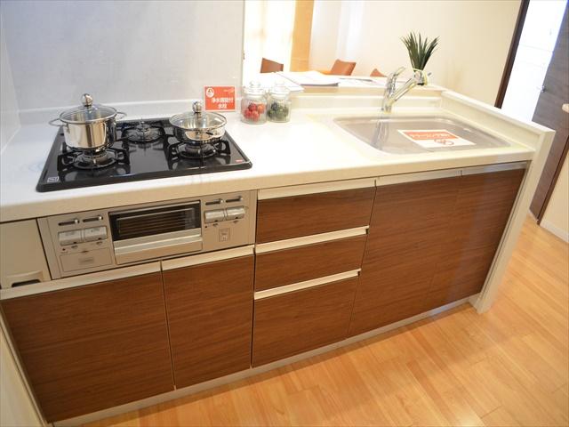 Kitchen. Popular face-to-face counter kitchen