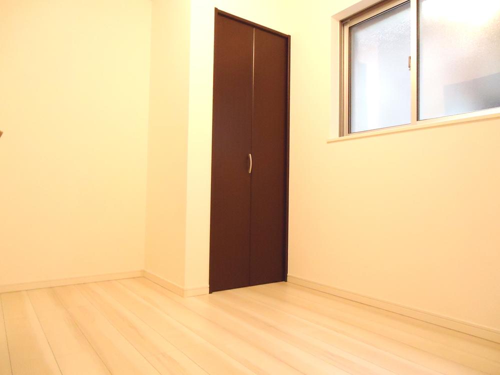 Non-living room. The first floor of the Western-style. 4.2 Pledge.