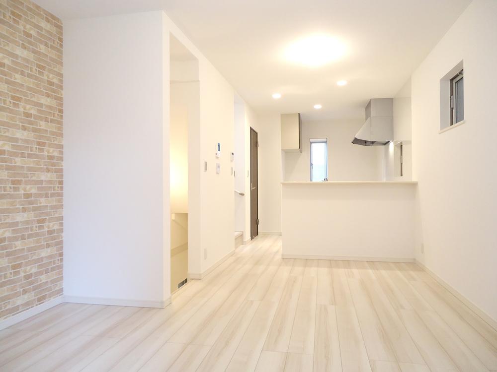 Living. 12.8 Pledge of LDK is equipped with floor heating three places. (Including kitchen)