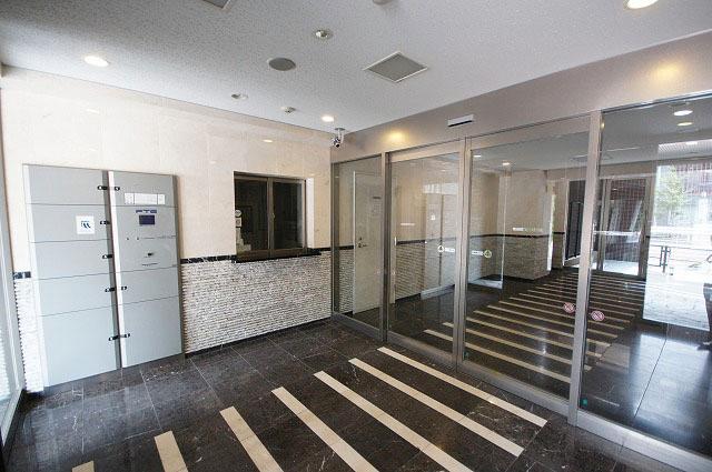 Entrance. Common areas