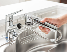 Kitchen.  [Water purifier integrated faucet] Hand shower faucet that draw the water purifier for each hose. Pot ・ To reduce the burden at the time of the cleaning of the water put and sink the pot.
