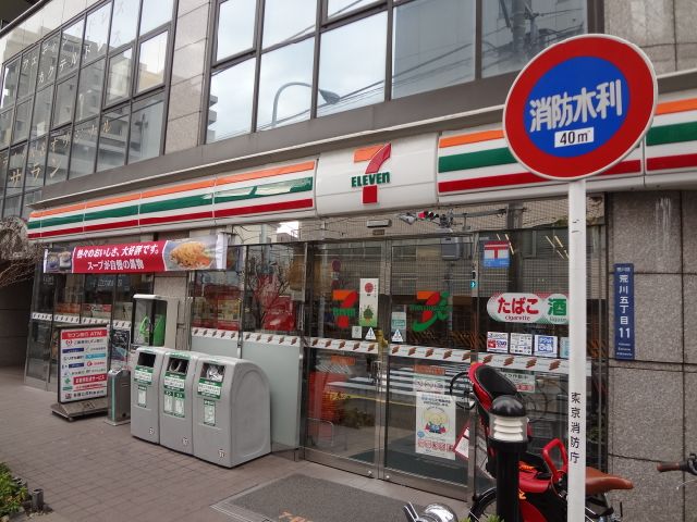 Convenience store. 380m to Seven-Eleven (convenience store)