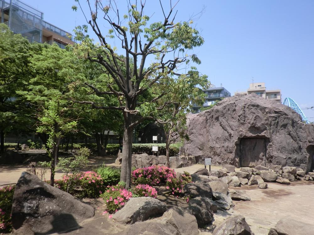Other. It is Senju Tenno park in front of the eye.
