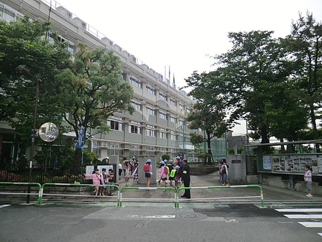 Primary school. Arakawa Ward seventh Kaita to elementary school 450m