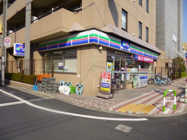Convenience store. Three F until the (convenience store) 210m