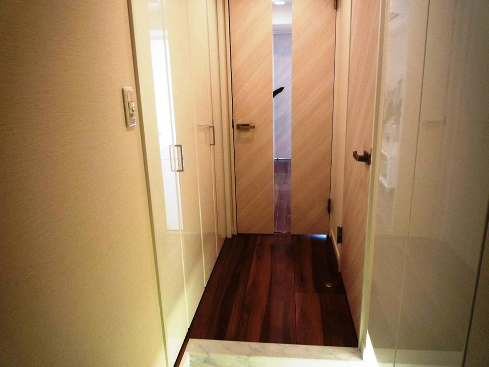 Entrance. Local (10 May 2013) Shooting