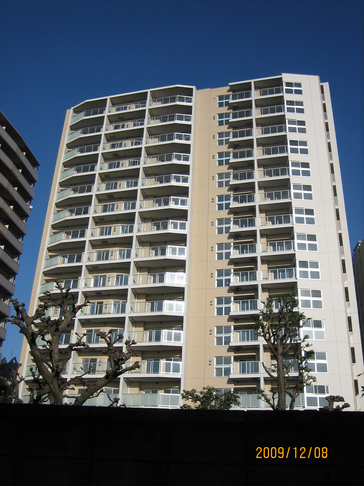 Building appearance. All rooms is a floor plan of the south-west-facing. Sunny!